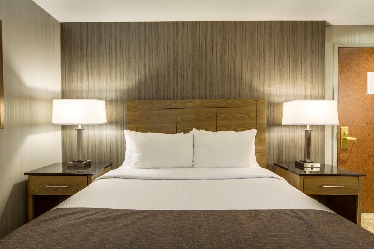 Monte Carlo Inn Airport Suites Mississauga Exteriör bild